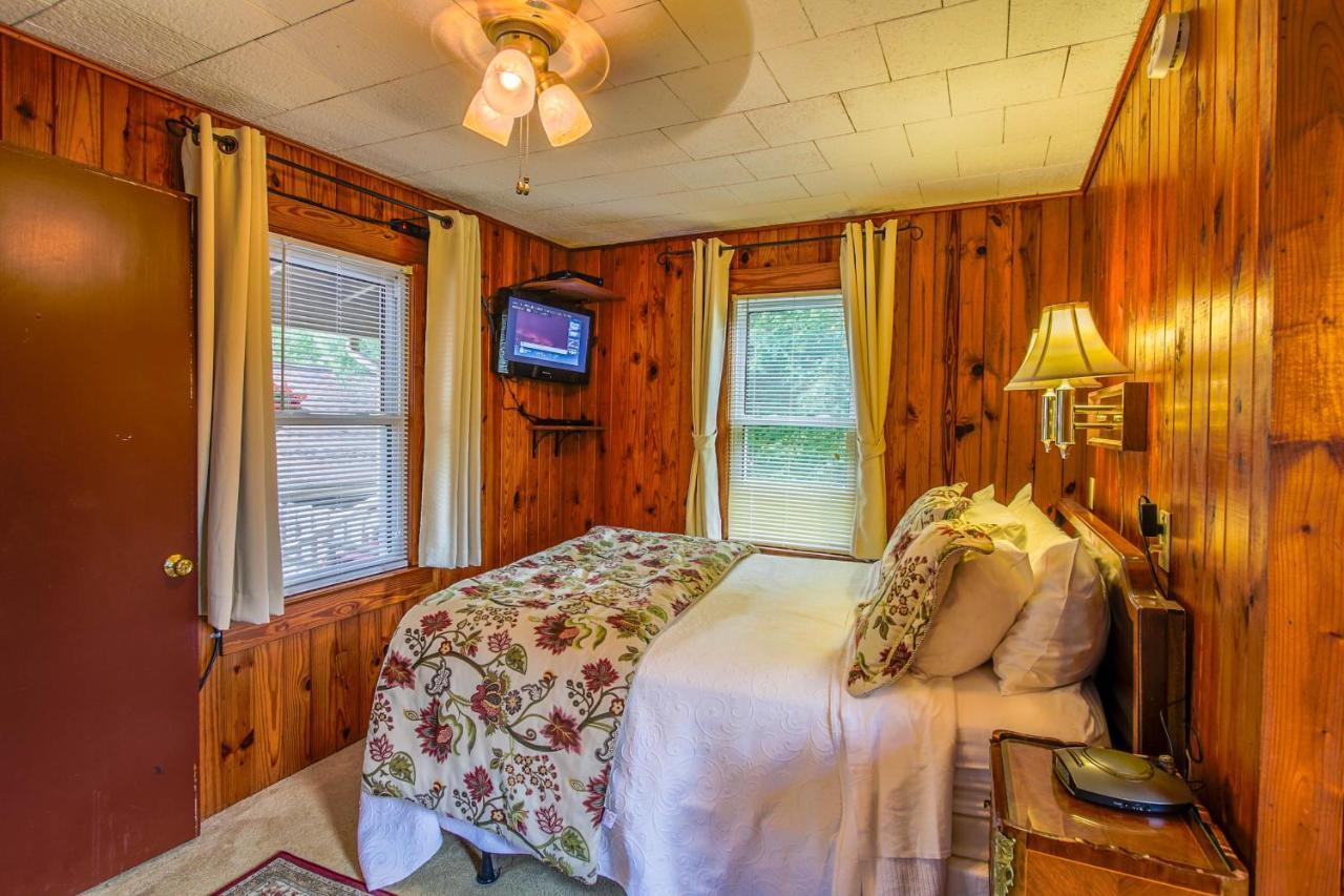 Mountainaire Inn And Log Cabins Блоуинг-Рок Экстерьер фото