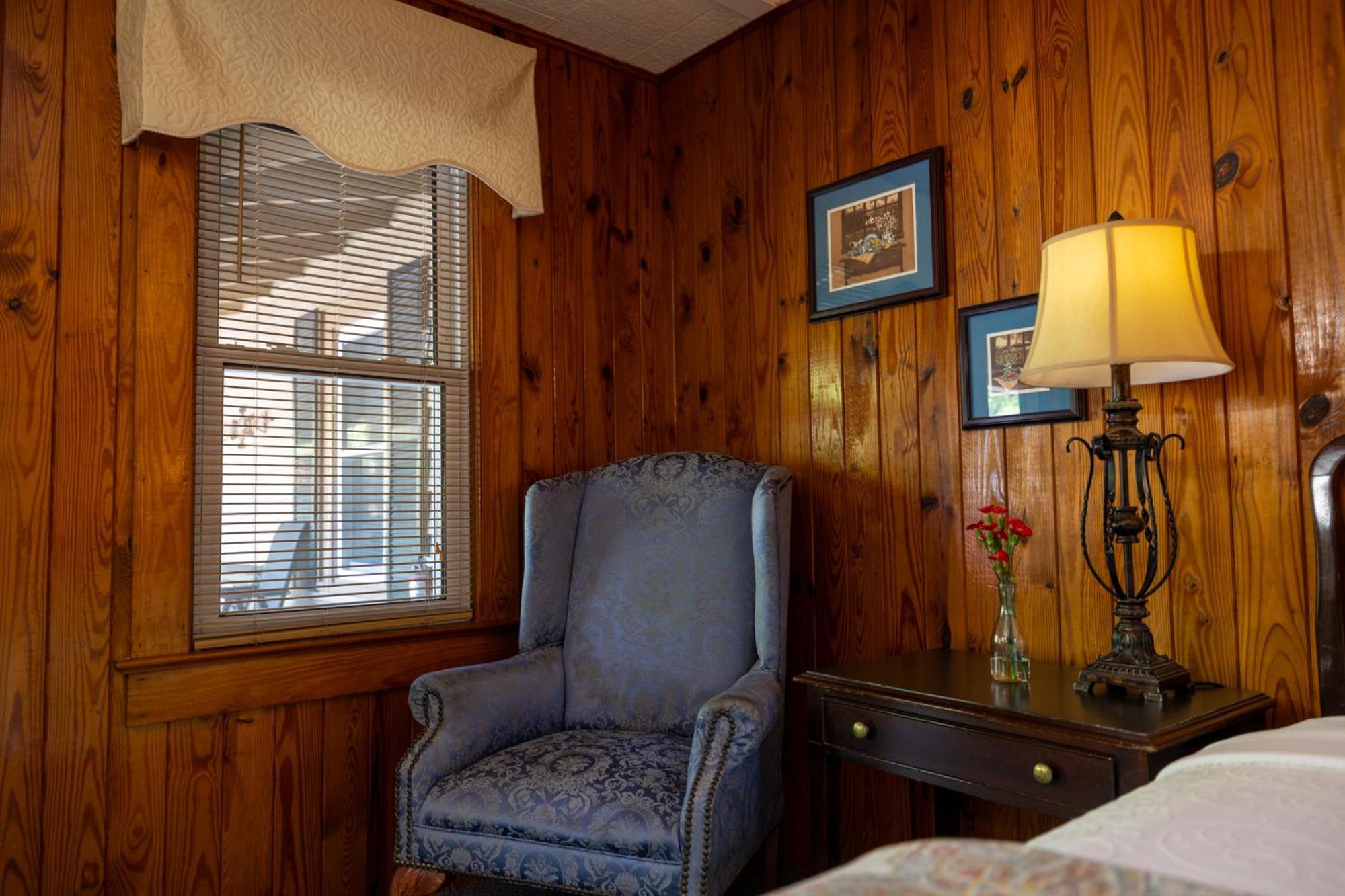 Mountainaire Inn And Log Cabins Блоуинг-Рок Экстерьер фото
