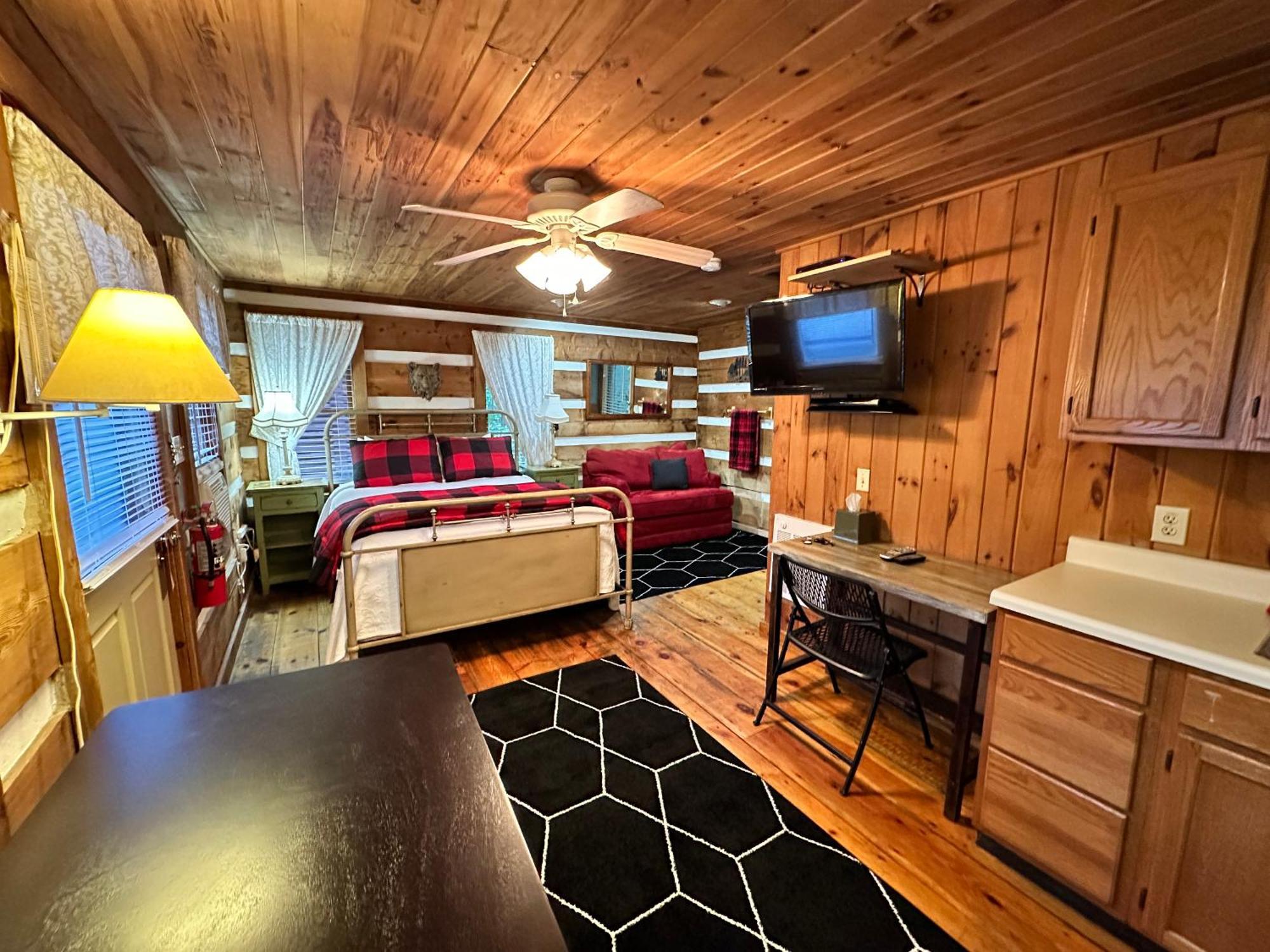 Mountainaire Inn And Log Cabins Блоуинг-Рок Экстерьер фото